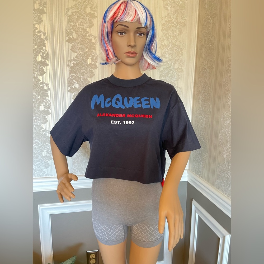Alexander McQueen!🤩Graffiti Logo/cotton/cropped/T-shirt-navy blue/red/white